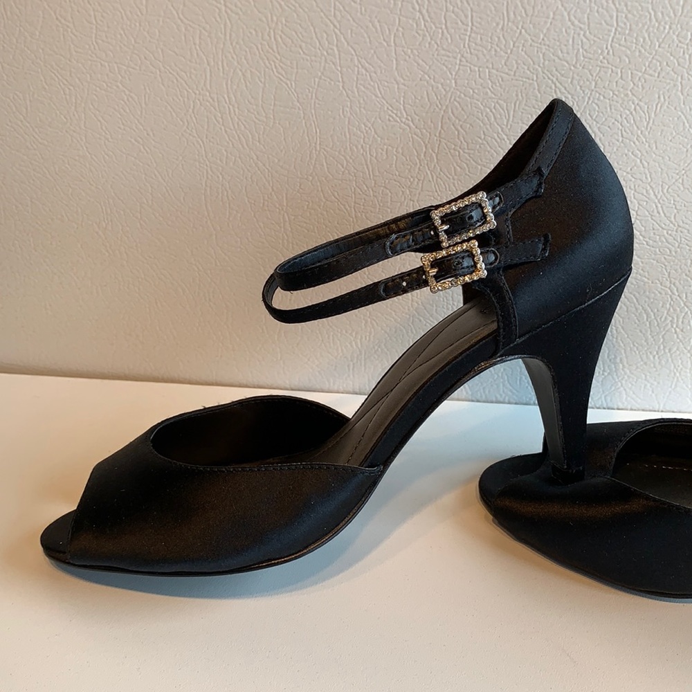 REBA Classic Pumps